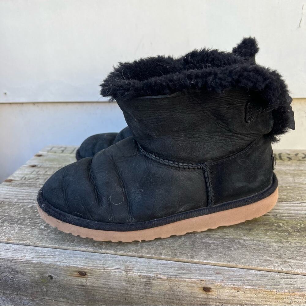 Ugg Kandice Boot Black Suede Bow Back Youth Size 6 Style 1013274Y